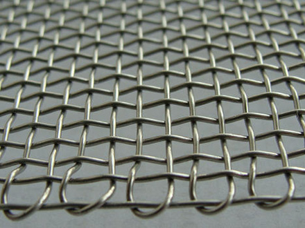 <a href=http://www.51shangqiao.com target='_blank'>軋花網(wǎng)</a>在石油鉆井平臺(tái)防護(hù)的應(yīng)用案例